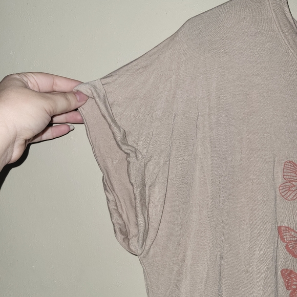 🏵 Beautiful Butterfly Tee - Picture 3 of 5